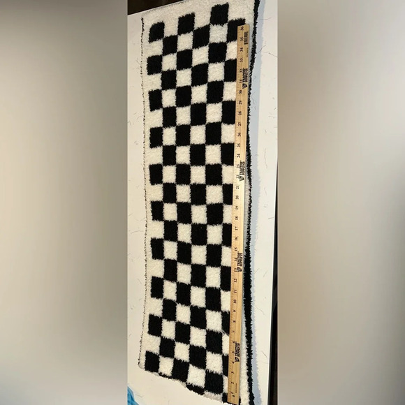 Love Marlo Women’s Checkerboard Scarf Oversized - Picture 3 of 3